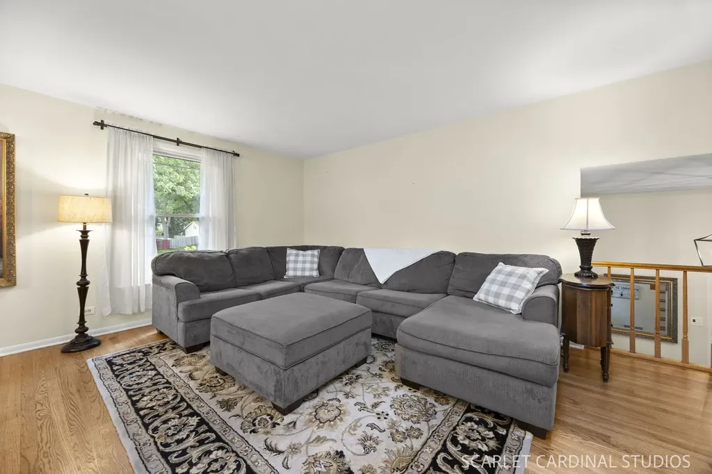 1881 Cambridge Lane Wheaton IL 60189