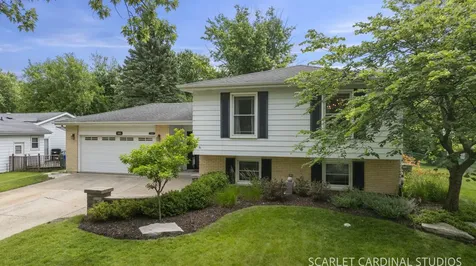 1881 Cambridge Lane Wheaton IL 60189