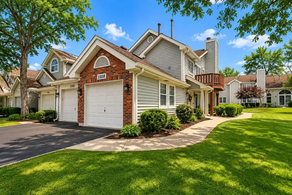 1308 Coldspring Road Carol Stream IL 60188