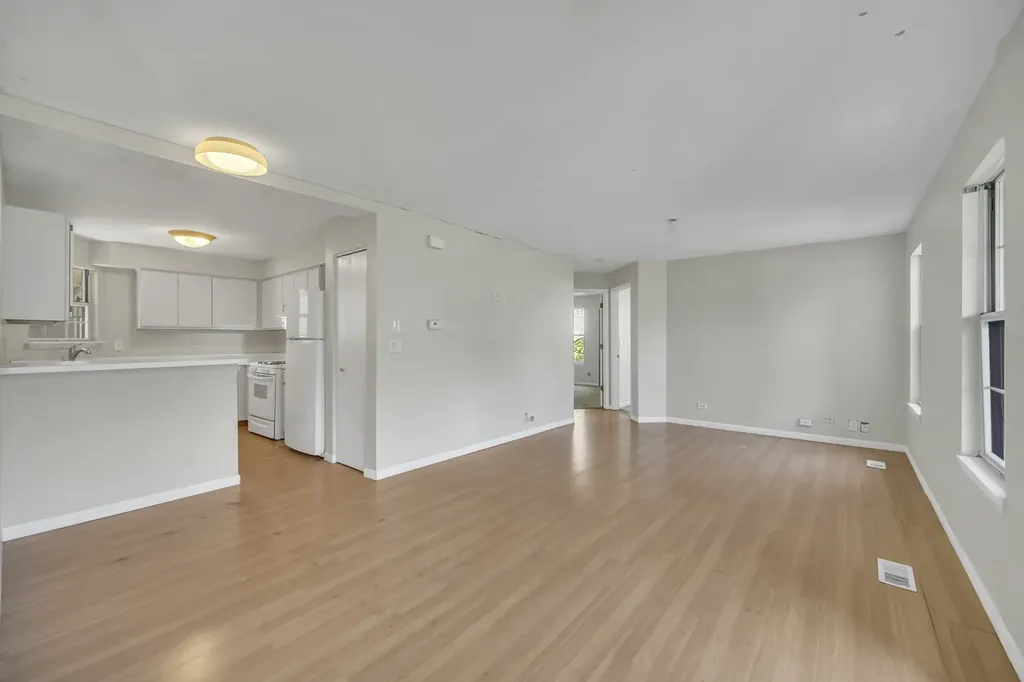 1308 Coldspring Road Carol Stream IL 60188