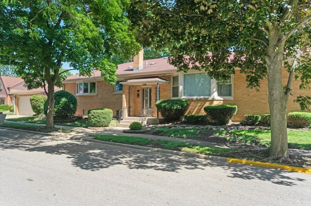 418 East End Avenue Hillside IL 60162