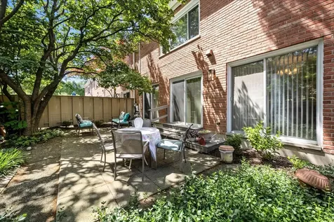 727 Raleigh Court Northbrook IL 60062