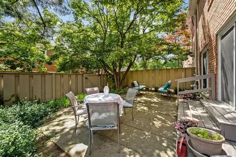 727 Raleigh Court Northbrook IL 60062