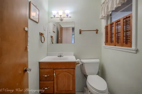 1319 W State Street Geneva IL 60134