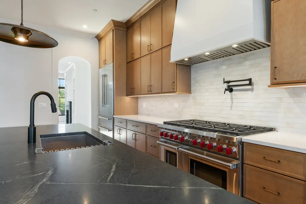 2214 West Oakdale Avenue Chicago IL 60618