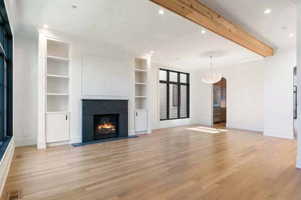 2214 West Oakdale Avenue Chicago IL 60618