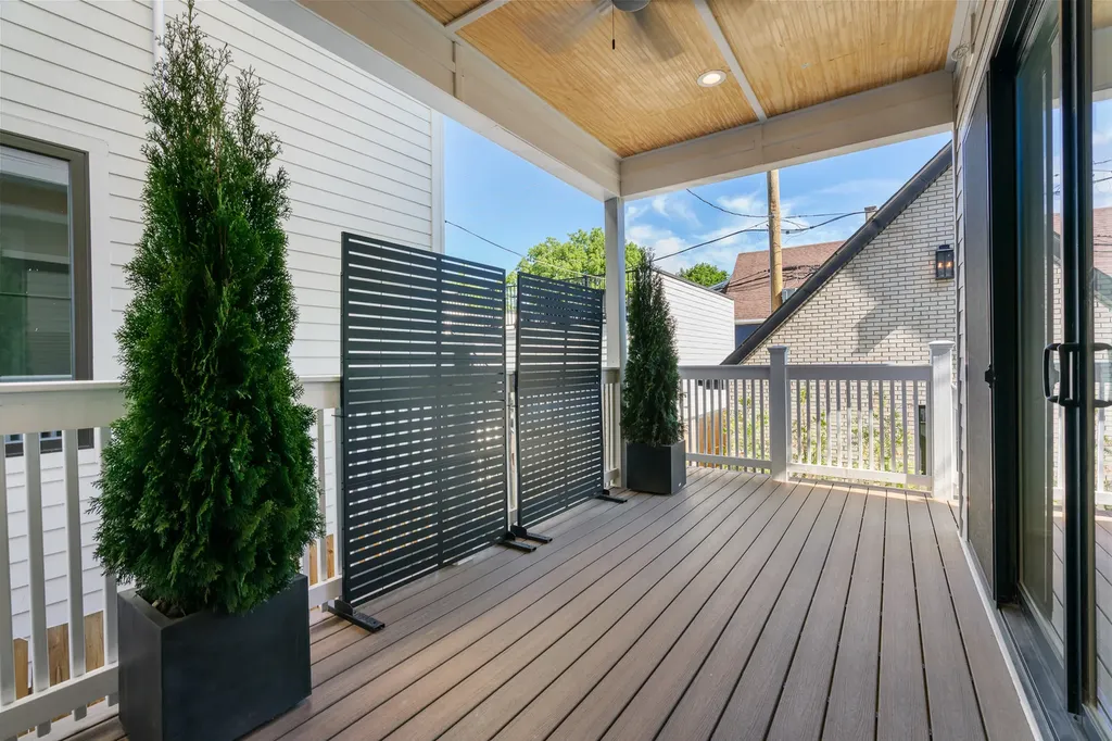 2214 West Oakdale Avenue Chicago IL 60618