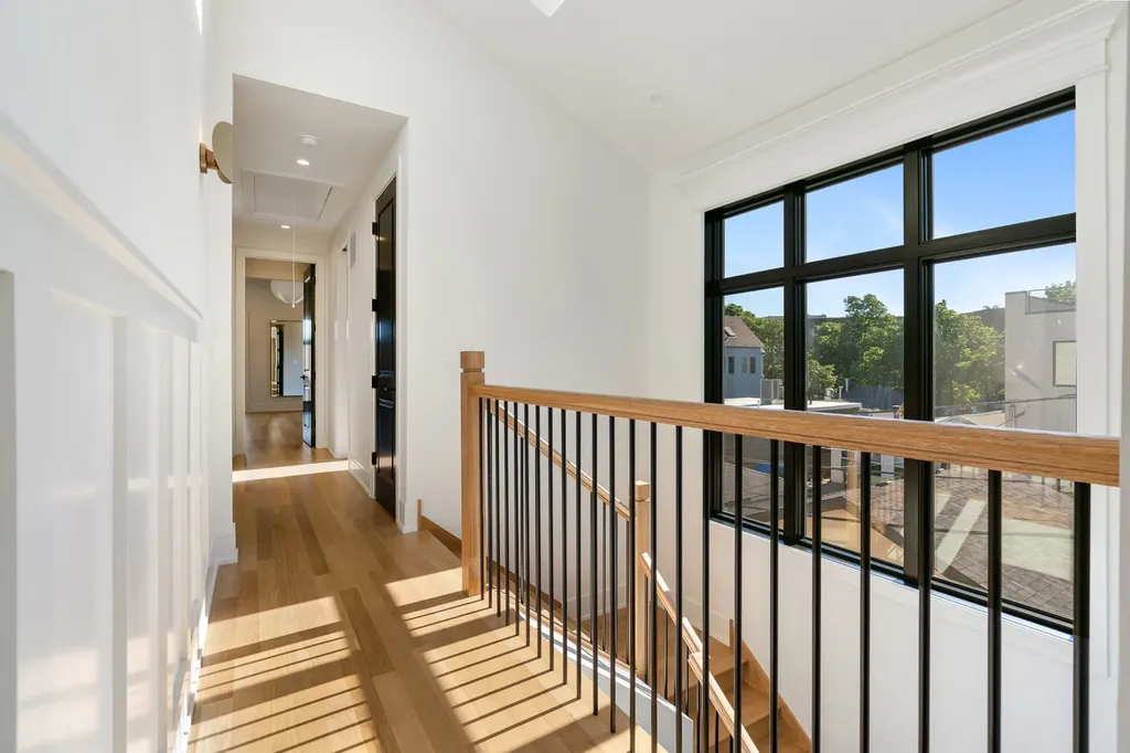 2214 West Oakdale Avenue Chicago IL 60618