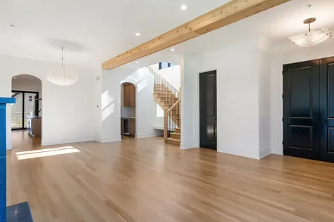 2214 West Oakdale Avenue Chicago IL 60618