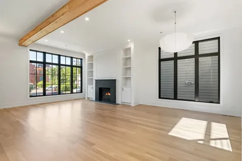 2214 West Oakdale Avenue Chicago IL 60618