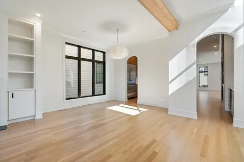 2214 West Oakdale Avenue Chicago IL 60618