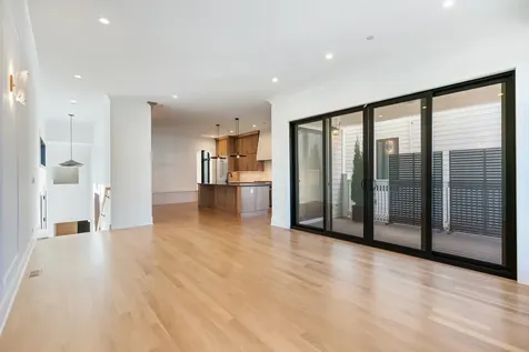 2214 West Oakdale Avenue Chicago IL 60618