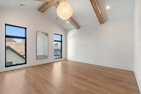 2214 West Oakdale Avenue Chicago IL 60618