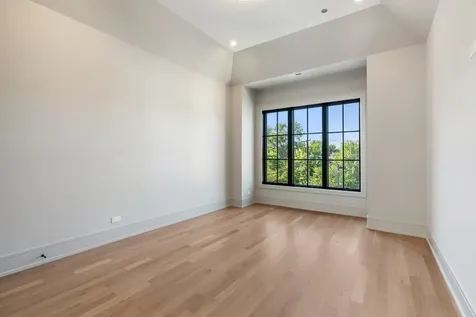 2214 West Oakdale Avenue Chicago IL 60618