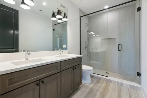 2214 West Oakdale Avenue Chicago IL 60618
