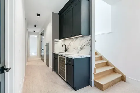 2214 West Oakdale Avenue Chicago IL 60618