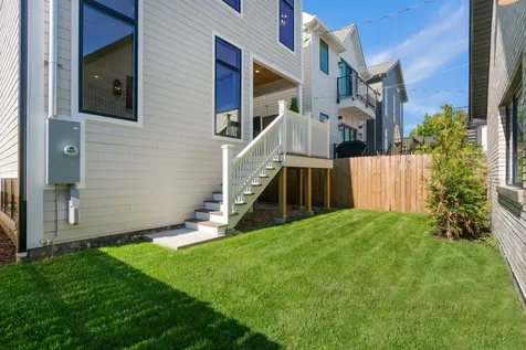 2214 West Oakdale Avenue Chicago IL 60618