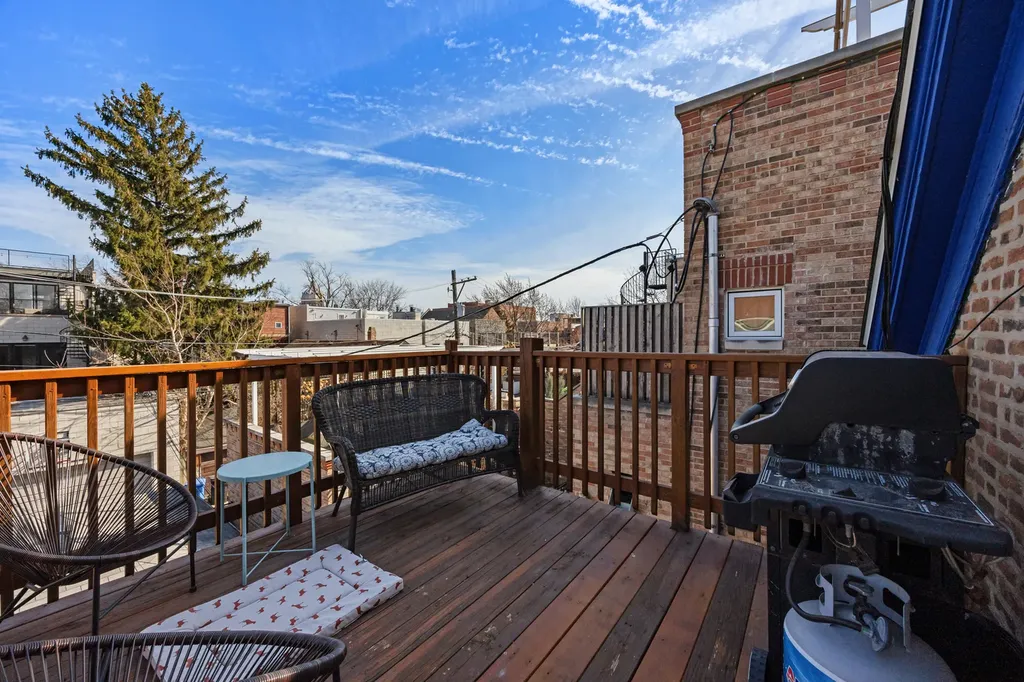 1933 North Winchester Street Chicago IL 60622