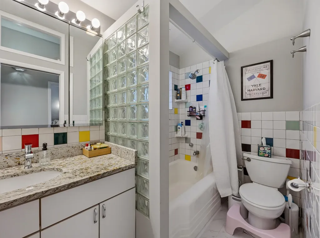 1933 North Winchester Street Chicago IL 60622