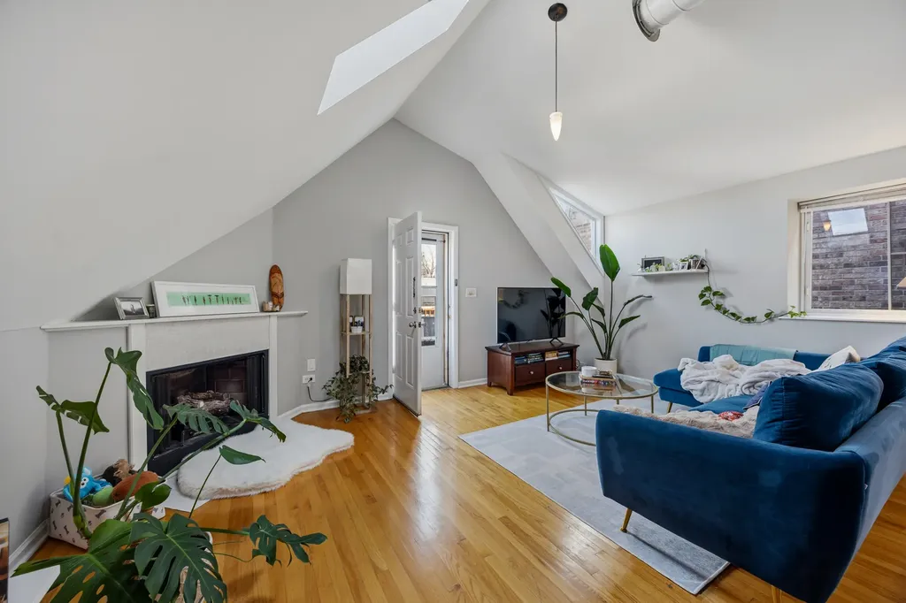 1933 North Winchester Street Chicago IL 60622