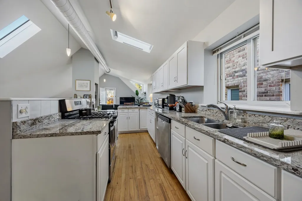 1933 North Winchester Street Chicago IL 60622