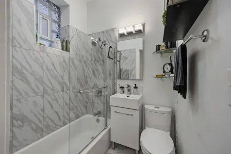 1933 North Winchester Street Chicago IL 60622