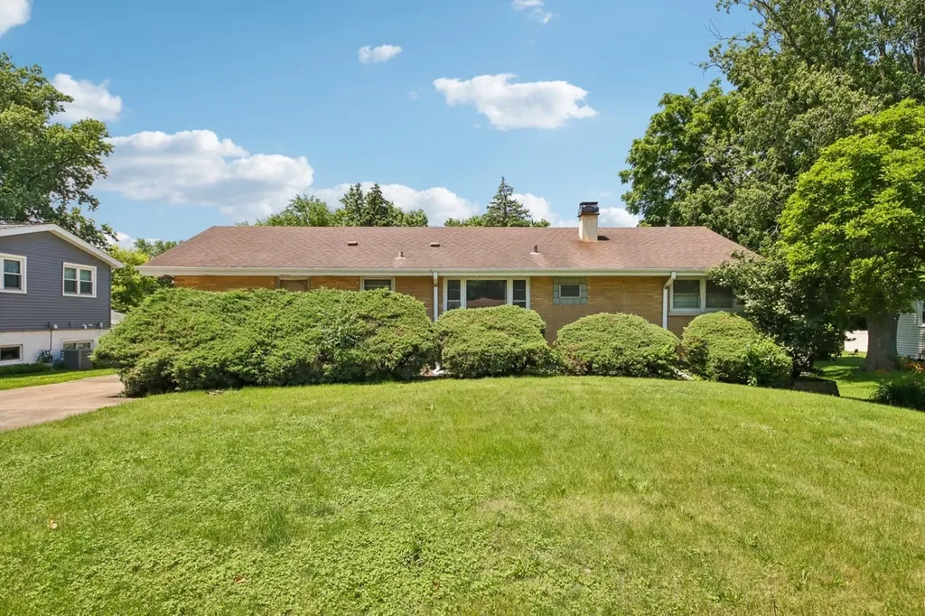 418 Highland Road Willowbrook IL 60527