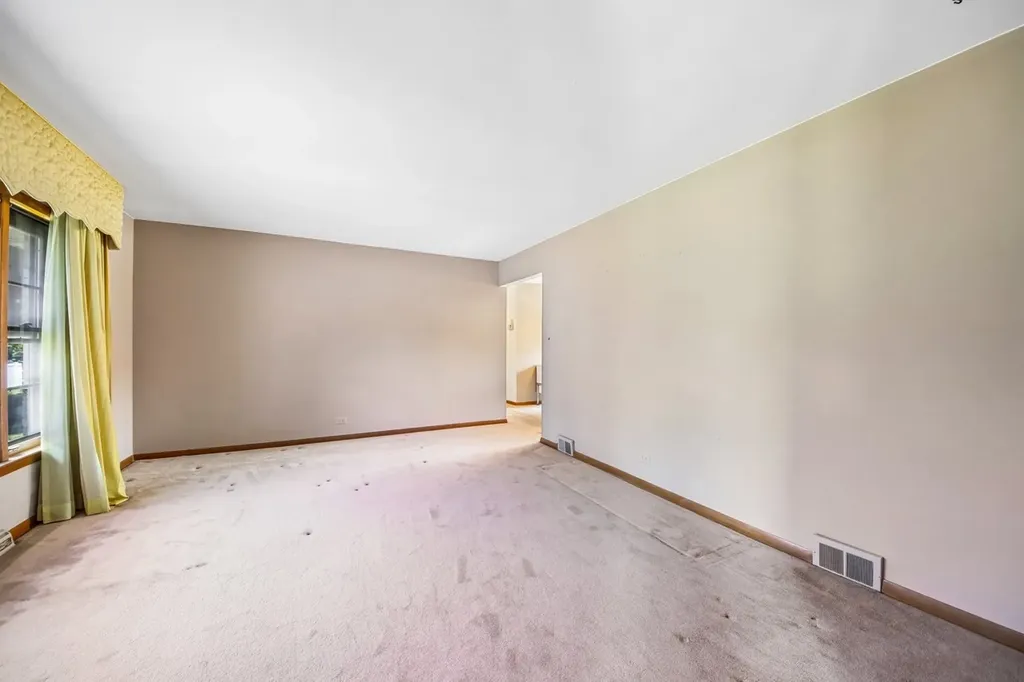 418 Highland Road Willowbrook IL 60527