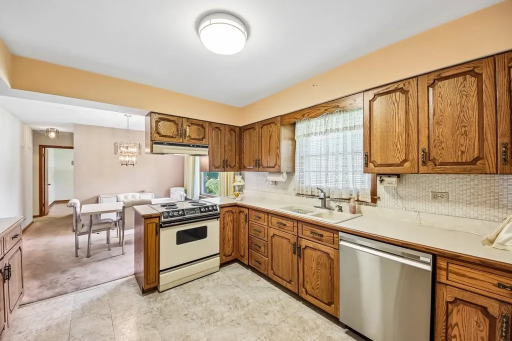 418 Highland Road Willowbrook IL 60527