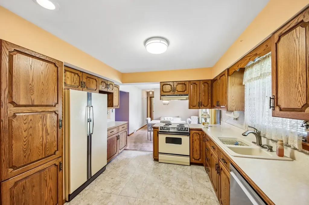 418 Highland Road Willowbrook IL 60527