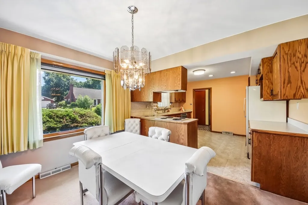 418 Highland Road Willowbrook IL 60527