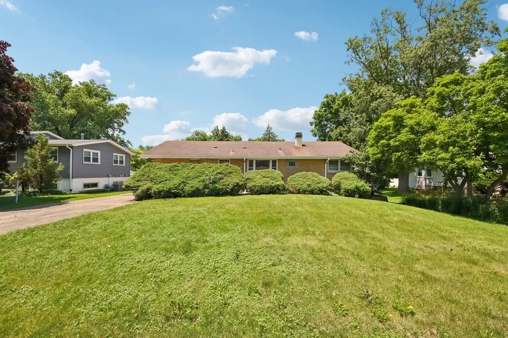 418 Highland Road Willowbrook IL 60527