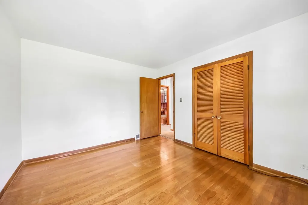 418 Highland Road Willowbrook IL 60527