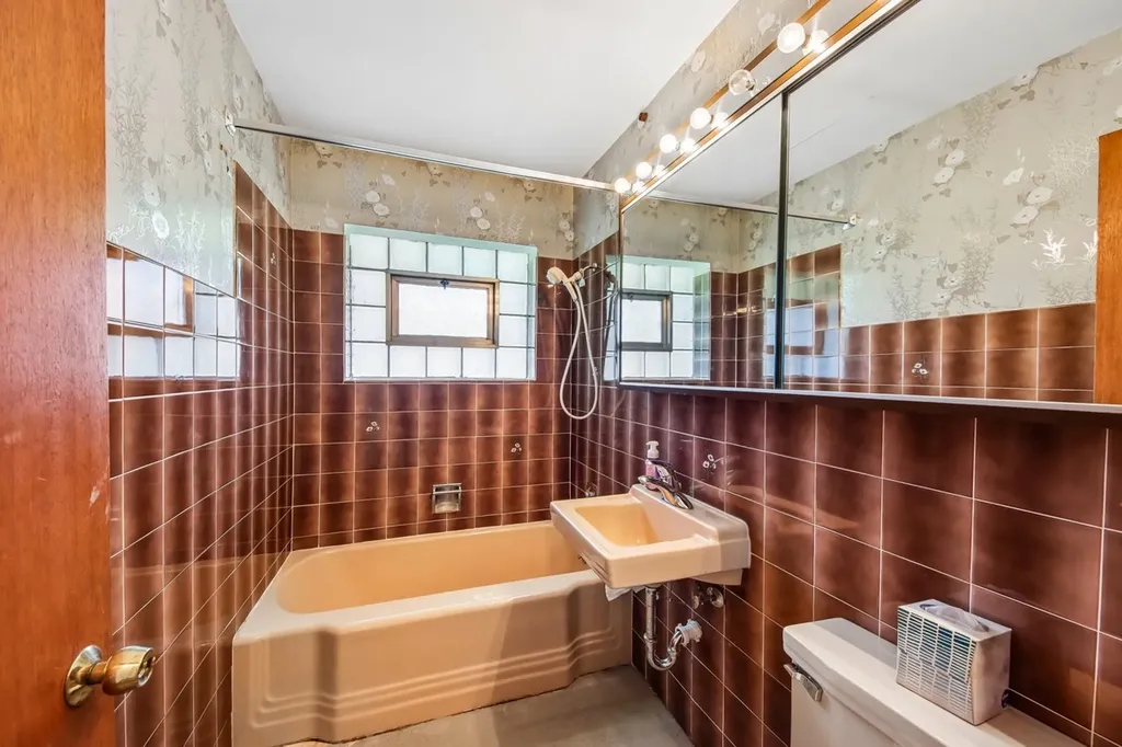418 Highland Road Willowbrook IL 60527