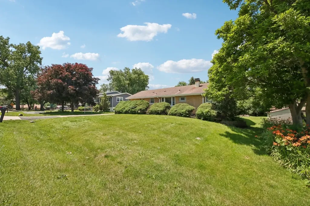 418 Highland Road Willowbrook IL 60527