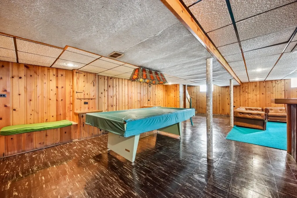 418 Highland Road Willowbrook IL 60527