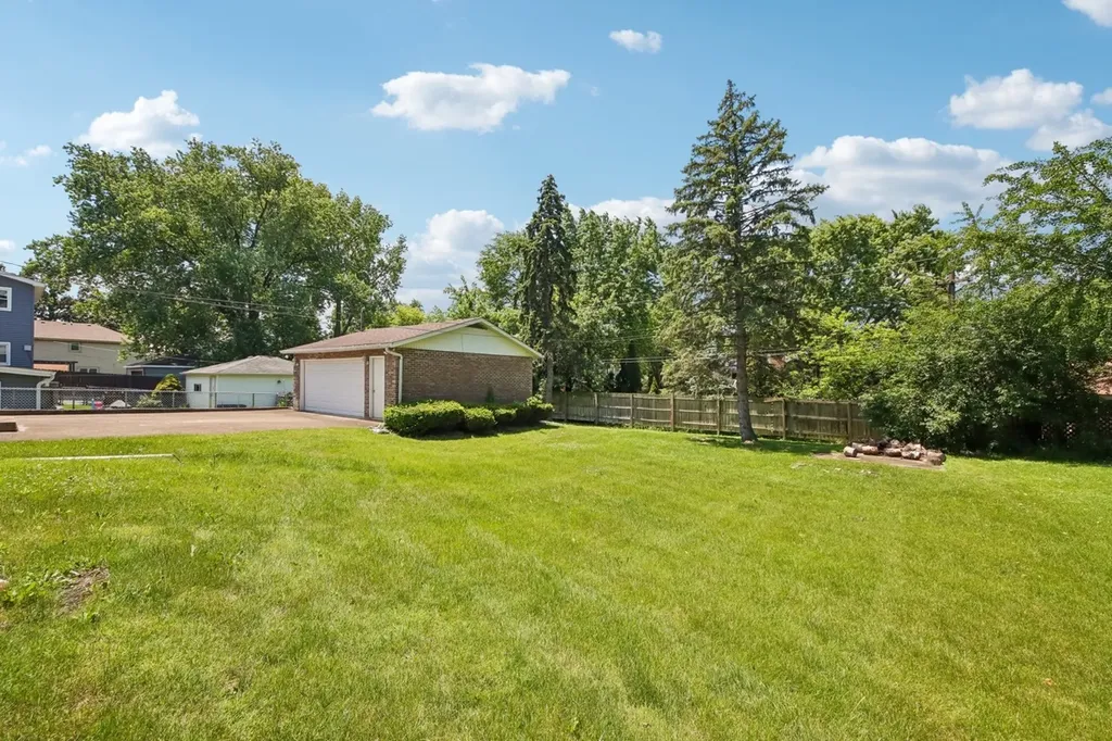 418 Highland Road Willowbrook IL 60527