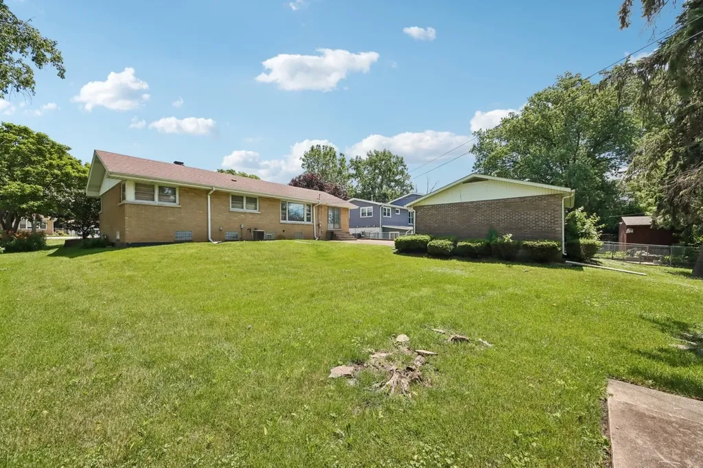 418 Highland Road Willowbrook IL 60527