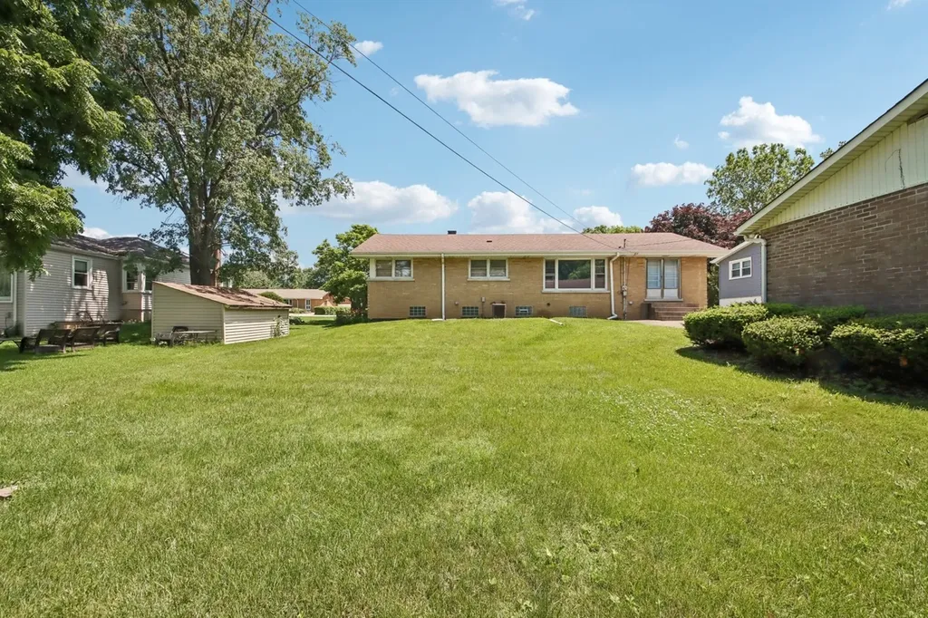 418 Highland Road Willowbrook IL 60527