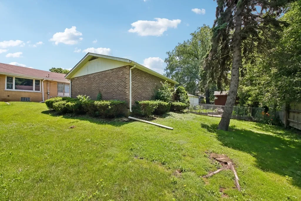 418 Highland Road Willowbrook IL 60527