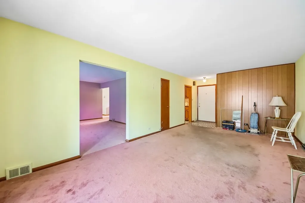 418 Highland Road Willowbrook IL 60527