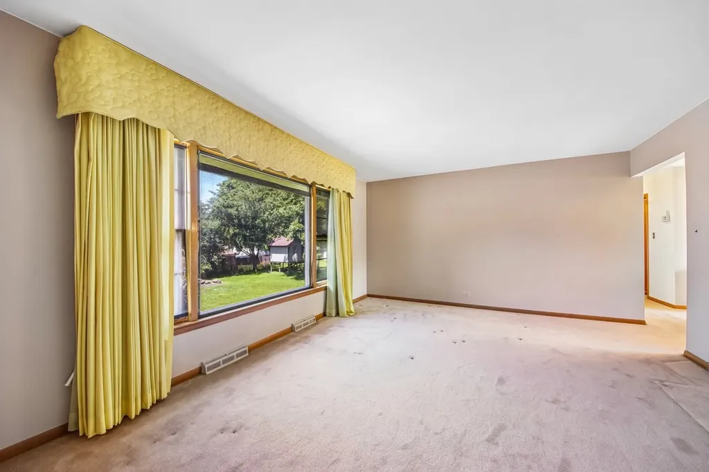 418 Highland Road Willowbrook IL 60527