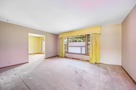 418 Highland Road Willowbrook IL 60527