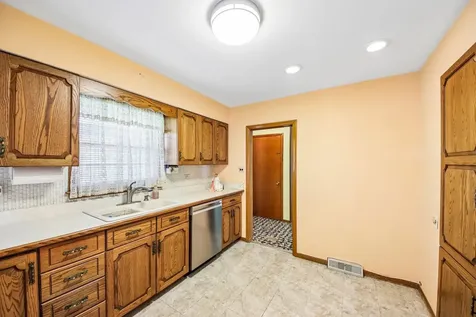 418 Highland Road Willowbrook IL 60527