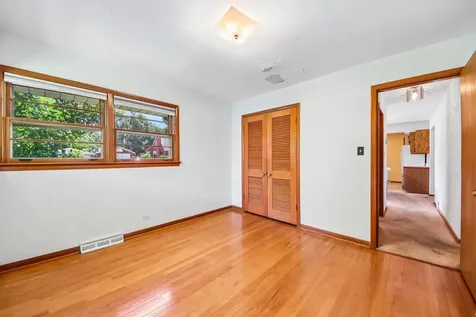 418 Highland Road Willowbrook IL 60527