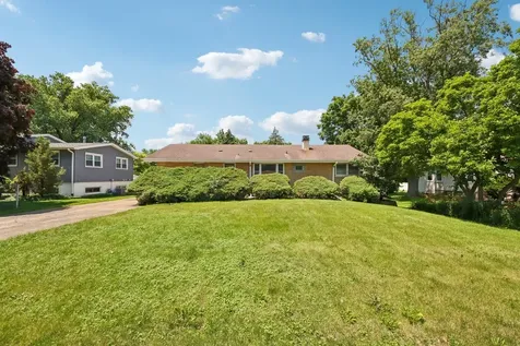 418 Highland Road Willowbrook IL 60527