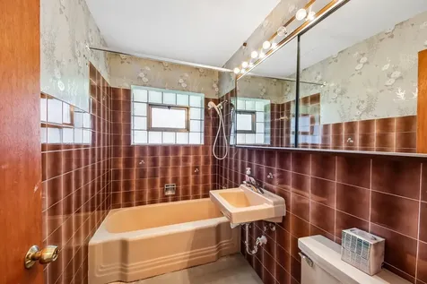 418 Highland Road Willowbrook IL 60527