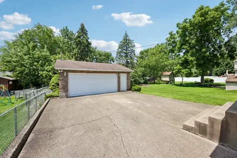 418 Highland Road Willowbrook IL 60527