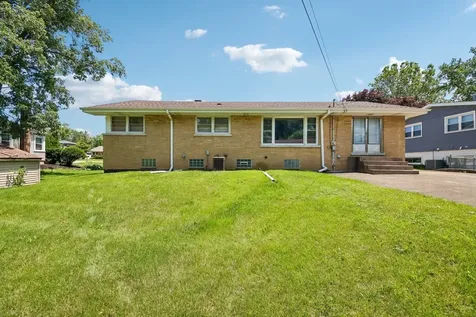 418 Highland Road Willowbrook IL 60527