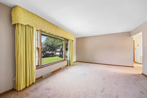 418 Highland Road Willowbrook IL 60527